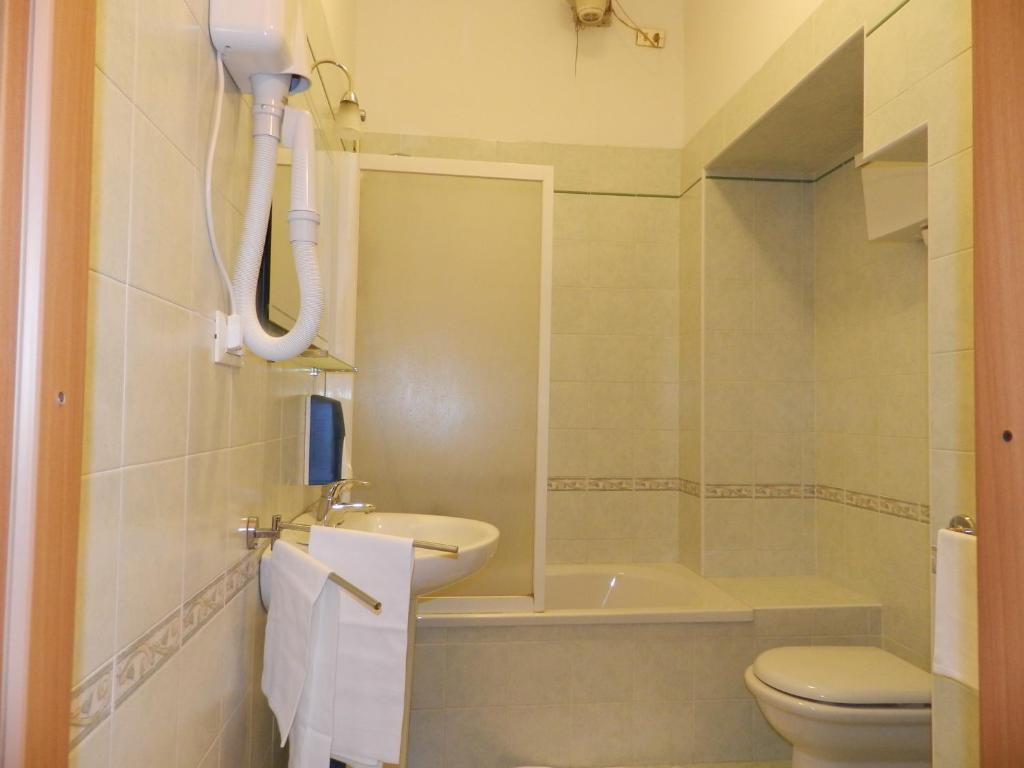 Single Room,429844242:JPEG